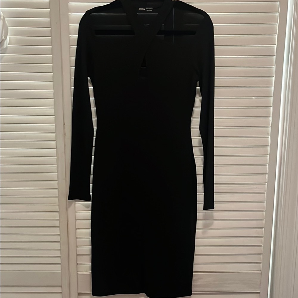 🥳 2 for $10 🥳 NWOT - Black Long Sleeve Cutout Dress